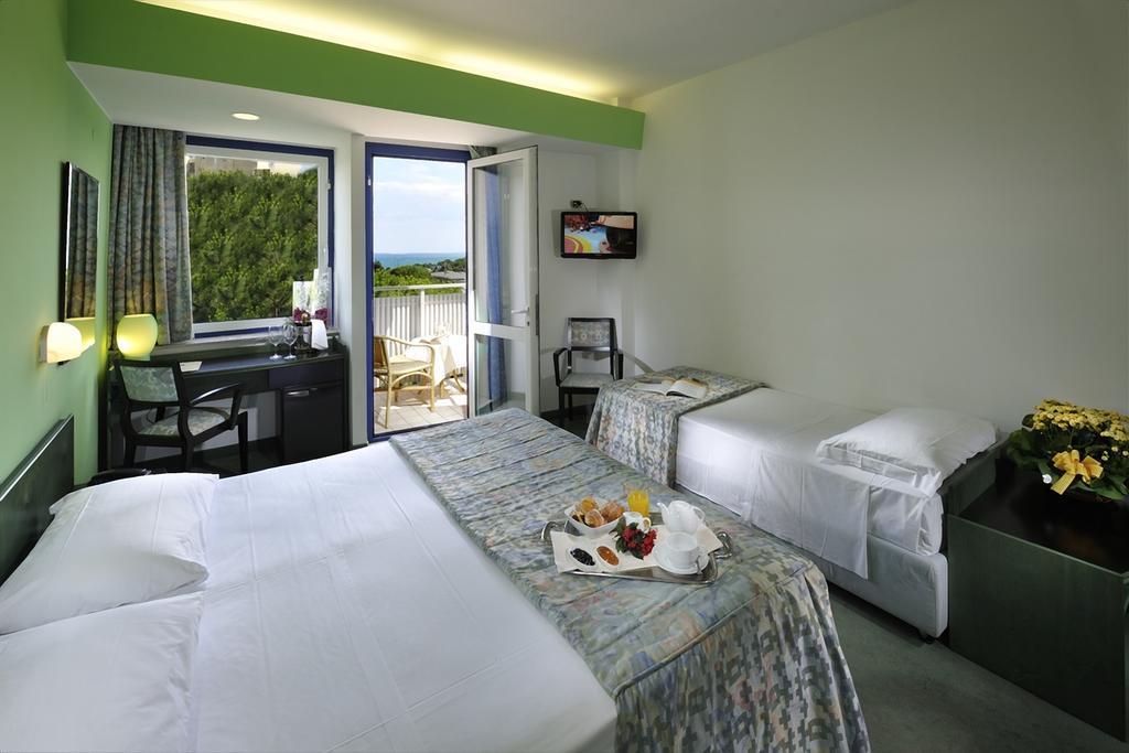 Hotel Medusa Splendid Lignano Sabbiadoro Bagian luar foto