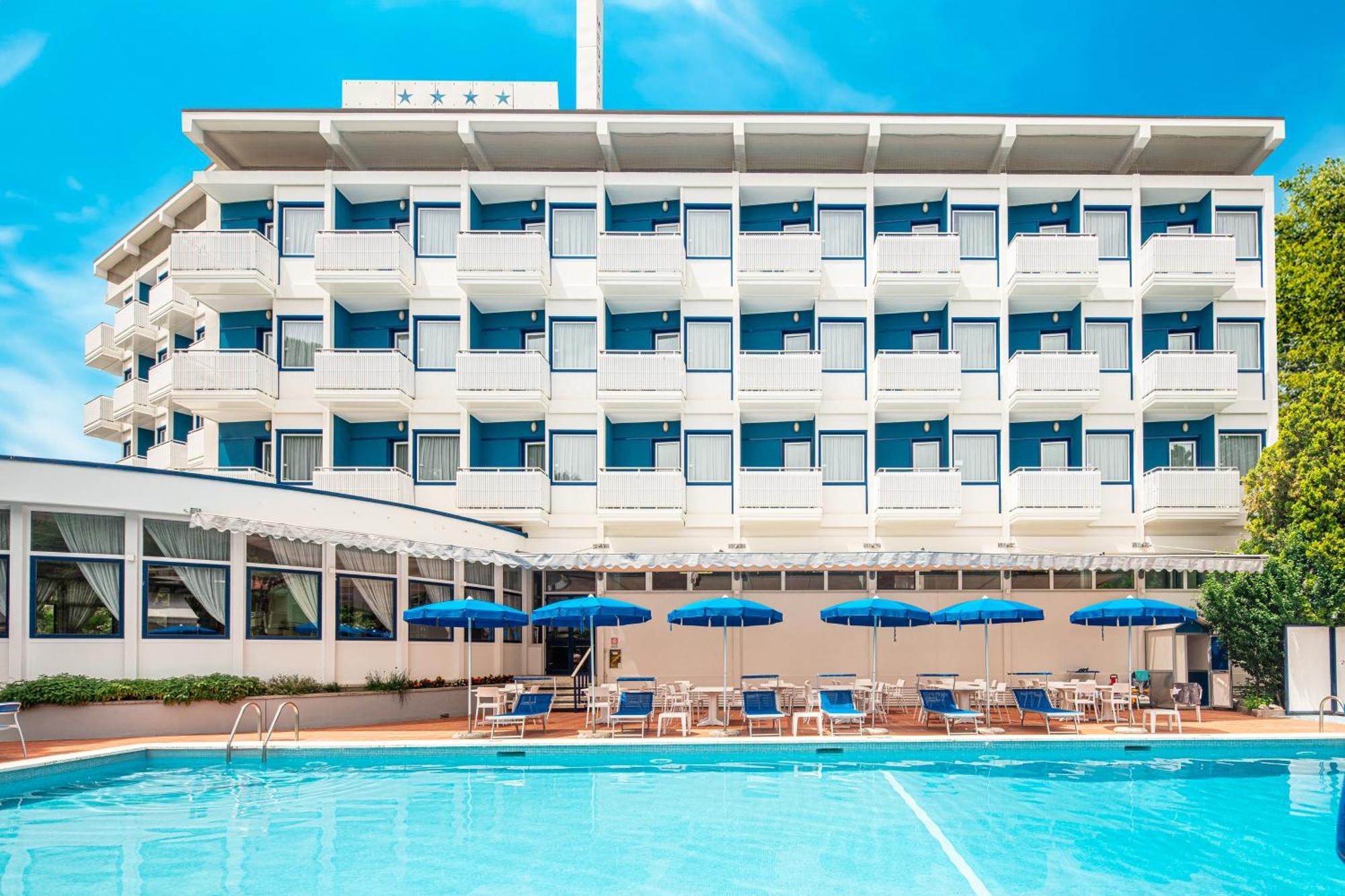 Hotel Medusa Splendid Lignano Sabbiadoro Bagian luar foto