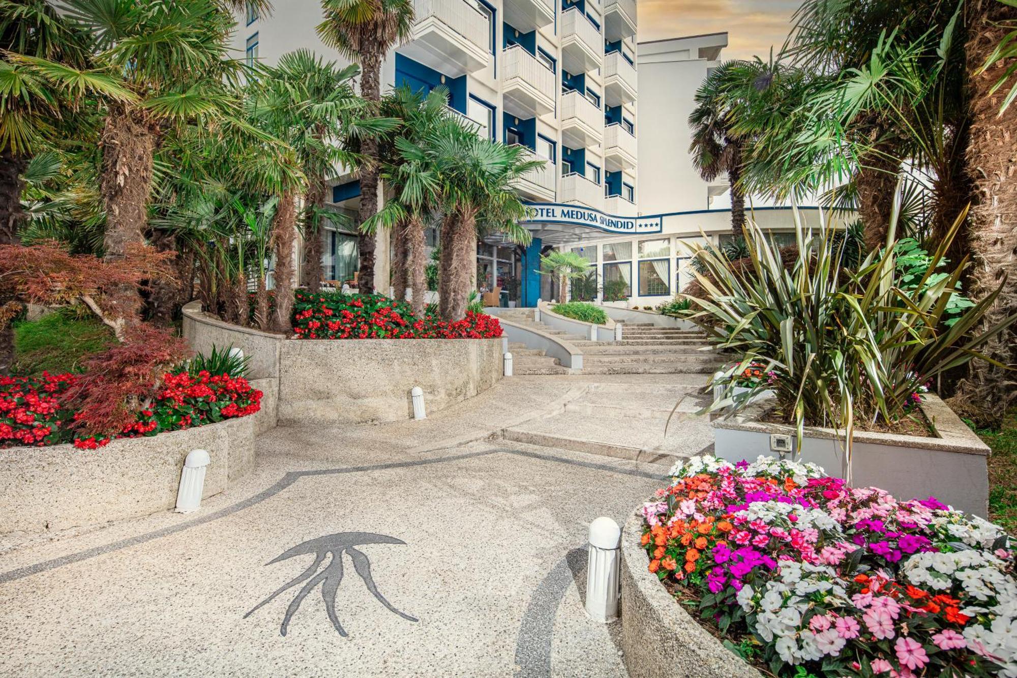 Hotel Medusa Splendid Lignano Sabbiadoro Bagian luar foto