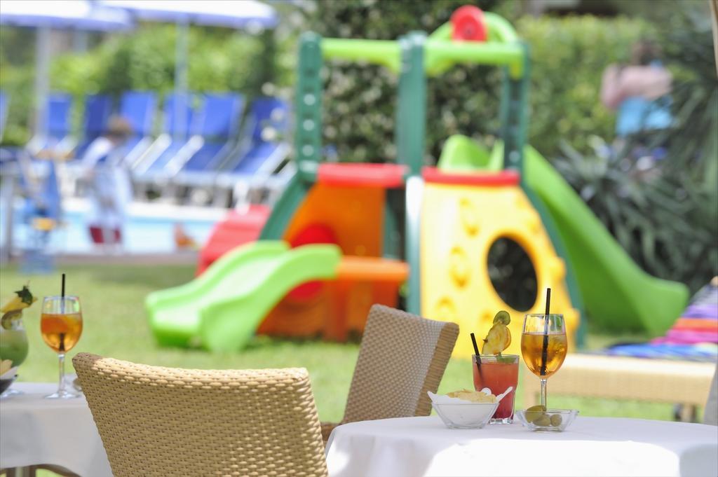 Hotel Medusa Splendid Lignano Sabbiadoro Bagian luar foto