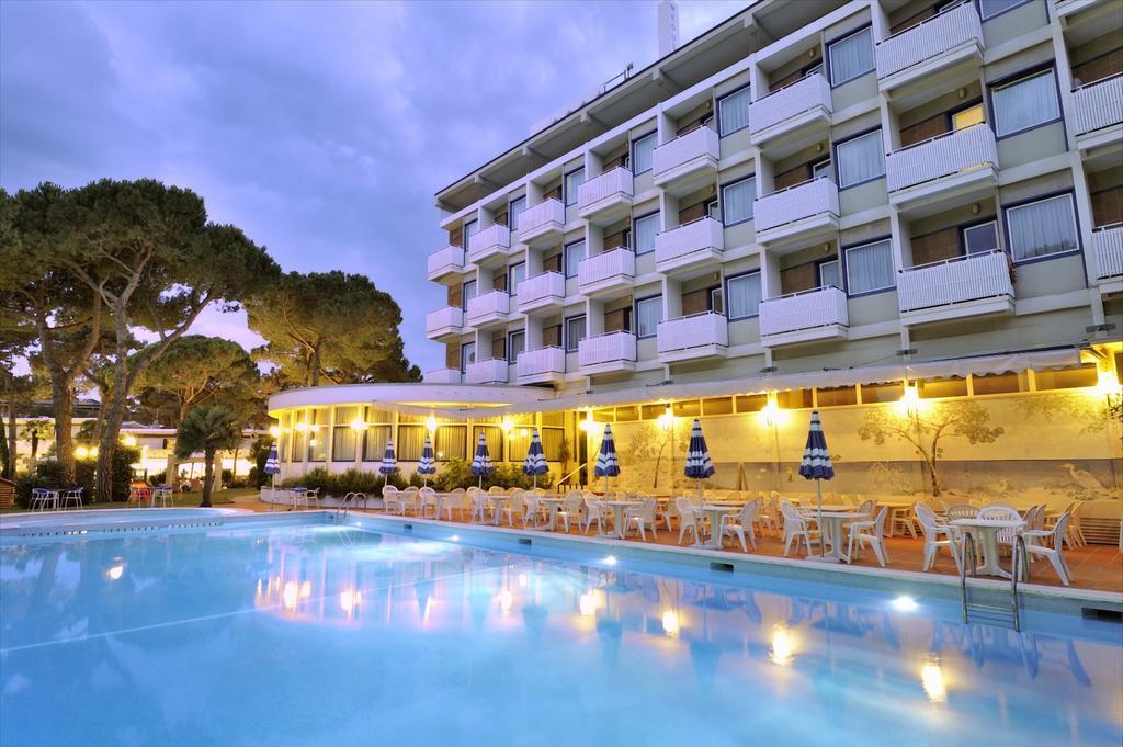 Hotel Medusa Splendid Lignano Sabbiadoro Bagian luar foto